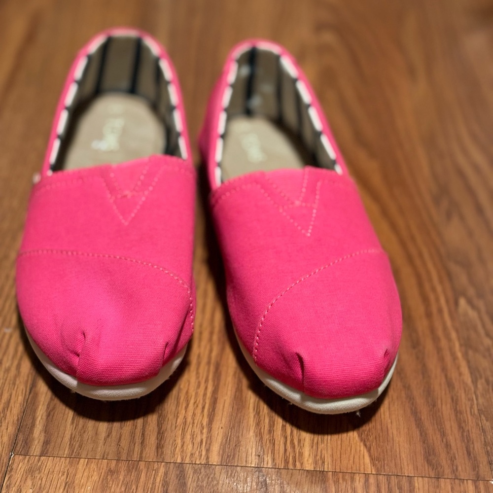 Hot Pink | TOMS Canvas Flats | Size 7| NWOT